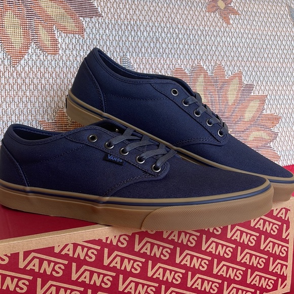 Vans Men’s Atwood
(12 Oz Canvas) Navy/Gum
VN000XBOD8F
Sneakers - Picture 6 of 16